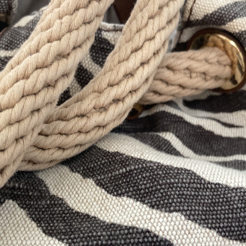 MICHAEL KORS canvas zebra bag with ropes and golden details. - Picture 8 of 8